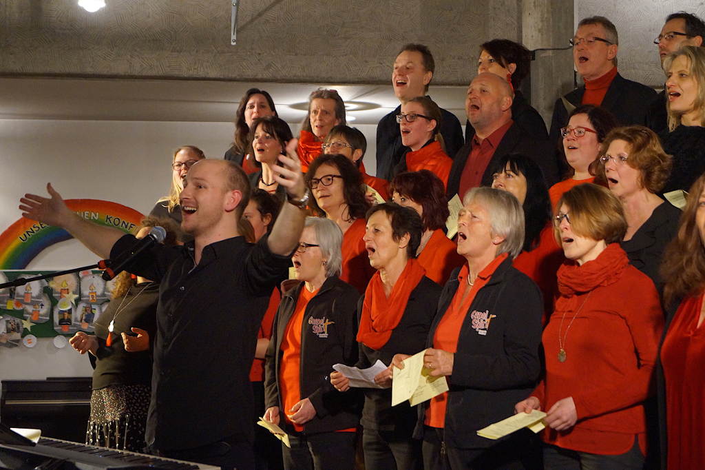 Freilassing singt Gospel mit der Unterstützung von Klaus Ackermann und „Gospelspirit“. 