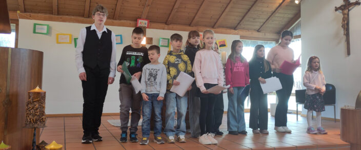 Kinderchor begeistert Gottesdienstbesucher in Mitterfelden